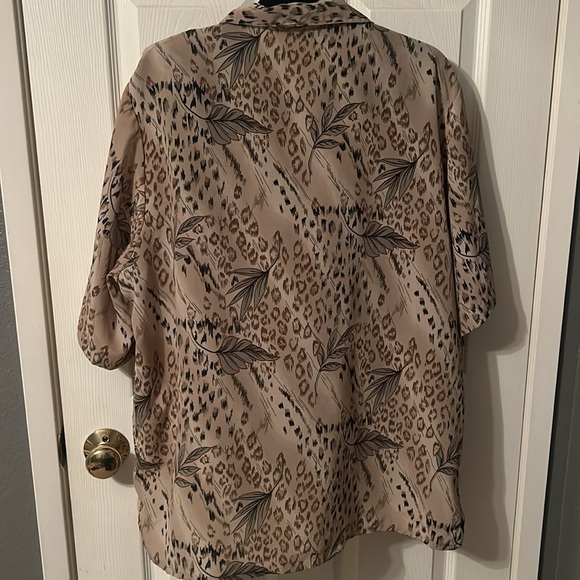 Vintage 3x leopard plant print blouse. - Picture 5 of 5